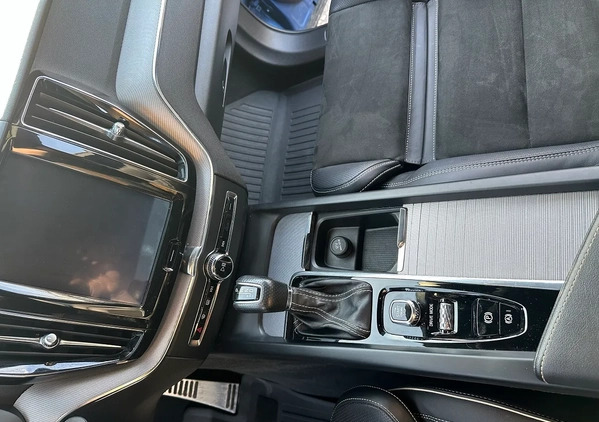 Volvo XC 60 cena 130000 przebieg: 84800, rok produkcji 2019 z Karpacz małe 232